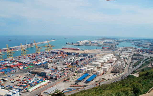 Vista panoramica del puerto de Barcelona