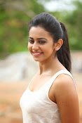 Rakul Preet Singh Sizzling Pics-thumbnail-17