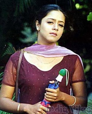 Tamil Aunty Actress Jyothika in saree photo album