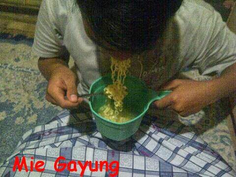  Gambar  Lucu  Makan  Mie Gambar  Lucu  DP BBM