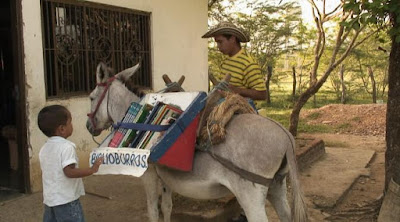 Perpustakaan berjalan keledai - Sekitar Dunia Unik