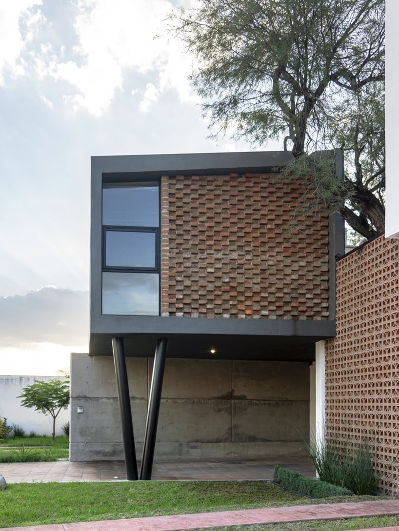 Casa YY por Cubo Rojo Arquitectura