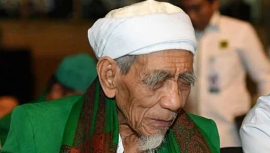 Nusantara Berduka, Mbah Moen Meninggal di Makkah