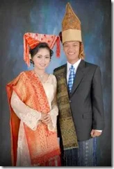 pakaian-adat-tradisional-ulos-su