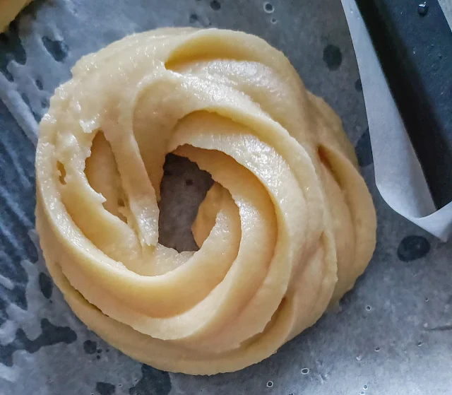 Formare le zeppole di San Giuseppe