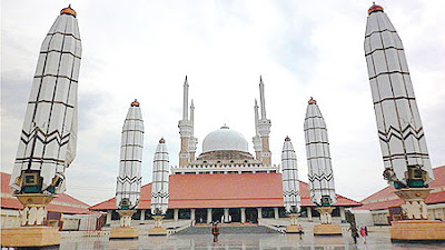  Tempat Wisata di Kota Semarang yang Menarik Untuk Dikunjungi 12 Tempat Wisata di Kota Semarang yang Menarik Untuk Dikunjungi