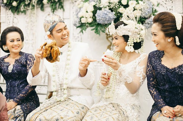 Selamat Hari Ibu, Semoga Ibuku Dan Ibumu Secepatnya Besanan