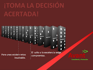 fichas de dominó en fila - avant la decisión acertada