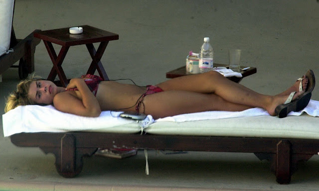 Billie Piper hot young bikini ass crack candids