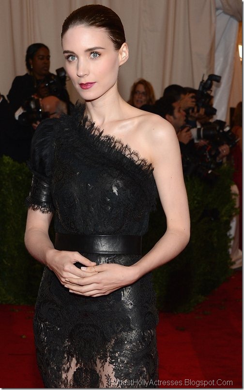 Rooney Mara Hot in Black Dress 5