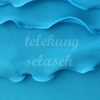 Telekung lycra biru corak curly di tepi