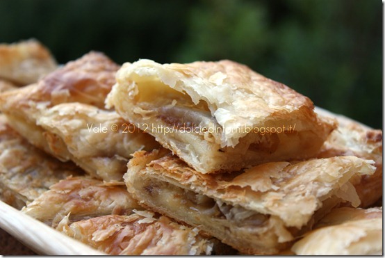 Sfogliata al pecorino e salsa di cipolle