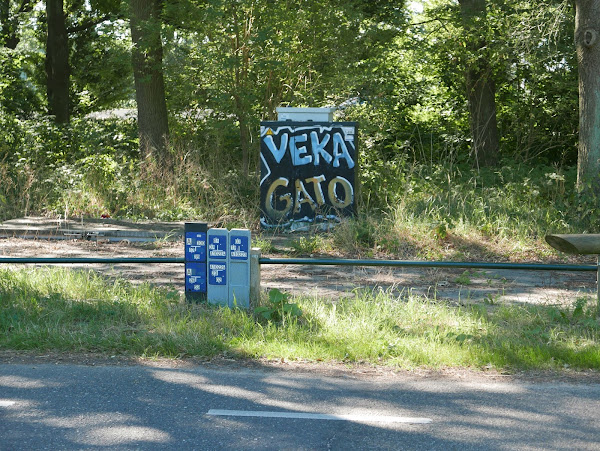 Aanwijsplaten en graffiti van Veka en Gato, De Bilt