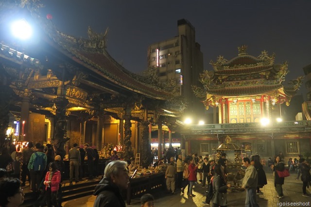 The Longshan Temple is worth a visit when in Taipei and the best time to go is at night, as it is beautifully lit.