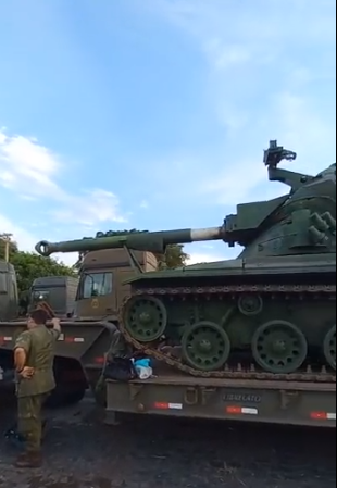 Veículos militares vistos se mobilizando no Brasil , diz Jornalista americano Matthew Tyrmand - vídeos