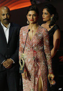 Celebrities received the IIFA 2013 Award gallery