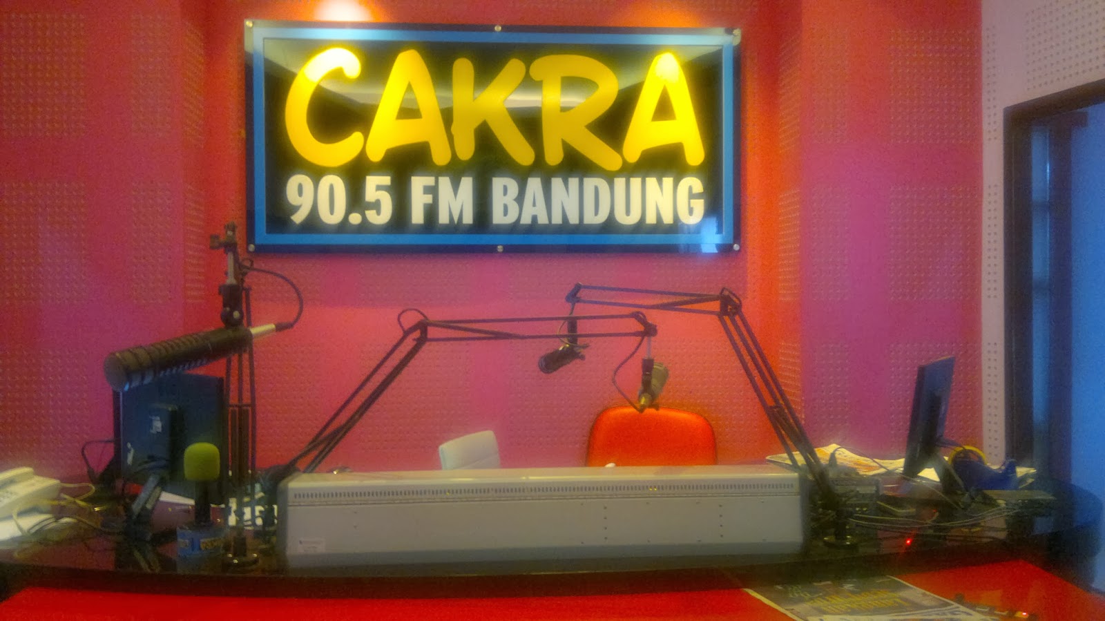 Radio Branding Materials: Studio Interior  Cakra 90.5 FM Bandung 2013