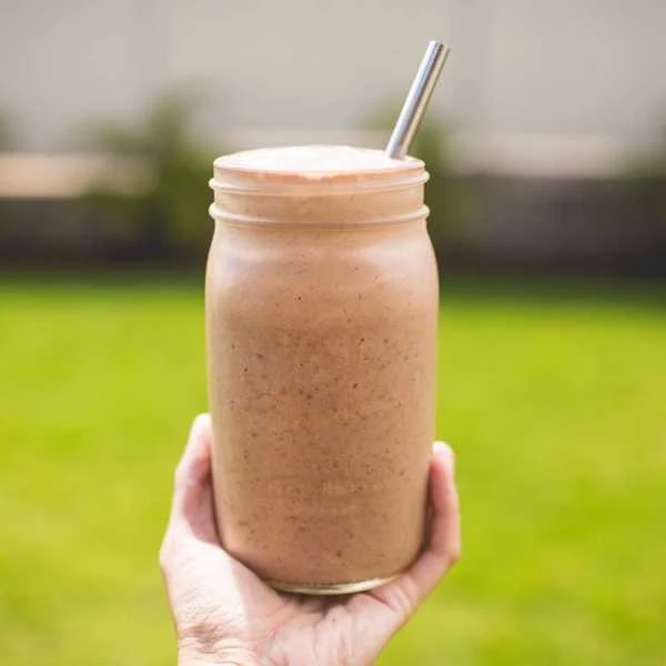 Banana, cocoa and almond smoothie for collagen