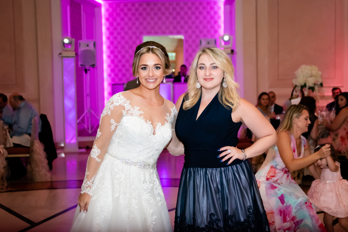 BRIDAL FUN MOMENTS WITH GUESTS