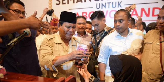 jokowi sudah di siapkan  kartu sakti oleh Prabowo - Sandi .