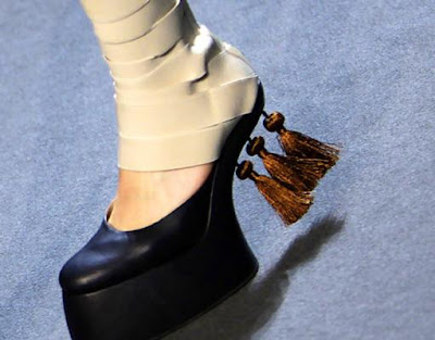 Fall 2010 Fashion Boots on Style Fashion  Shoes And Boots On The Paris Catwalk  Fall 2009 2010