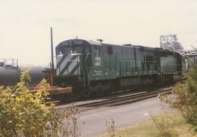 Burlington Northern C30-7 #5588 in Vancouver, Washington, on July 13, 1997