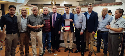 homenaje torero Javier Castaño miembros Centro Taurino de Lima rafael oliart luis iturry