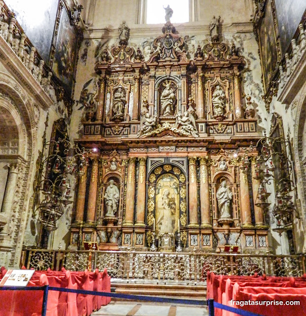 Altar da Catedral de la Giralda em Sevilha