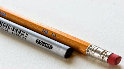 أدوات الرسم : قلم الرصاص ..كيفية الرسم به و طُرق إمساك أقلام الرصاص..!