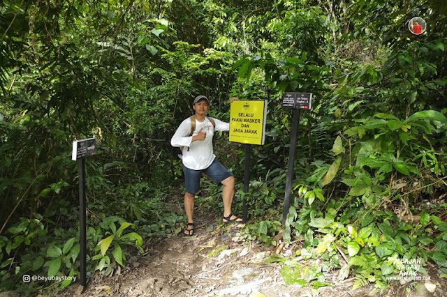 Ngobrol Asik di Air Terjun Lubuk Hitam