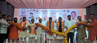Appeal to the workers of the Udaya Samantha-guardian-minister-to-make-Srirang-Barne-victory-with-three-lakh-votes-in-the-Mahayuti-meeting-at-Uran