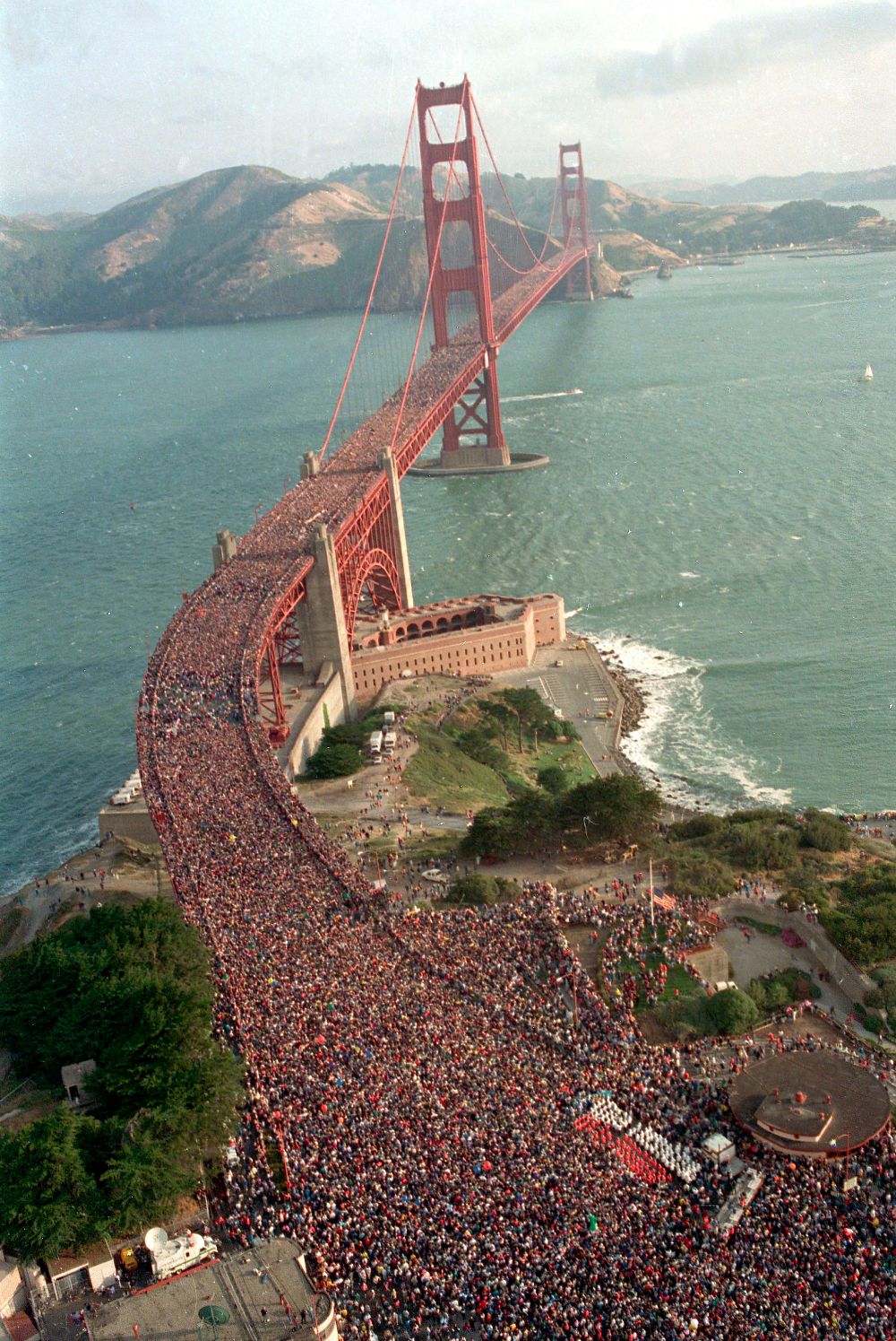 Incredible Pictures of People Flattened Golden Gate Bridge During the