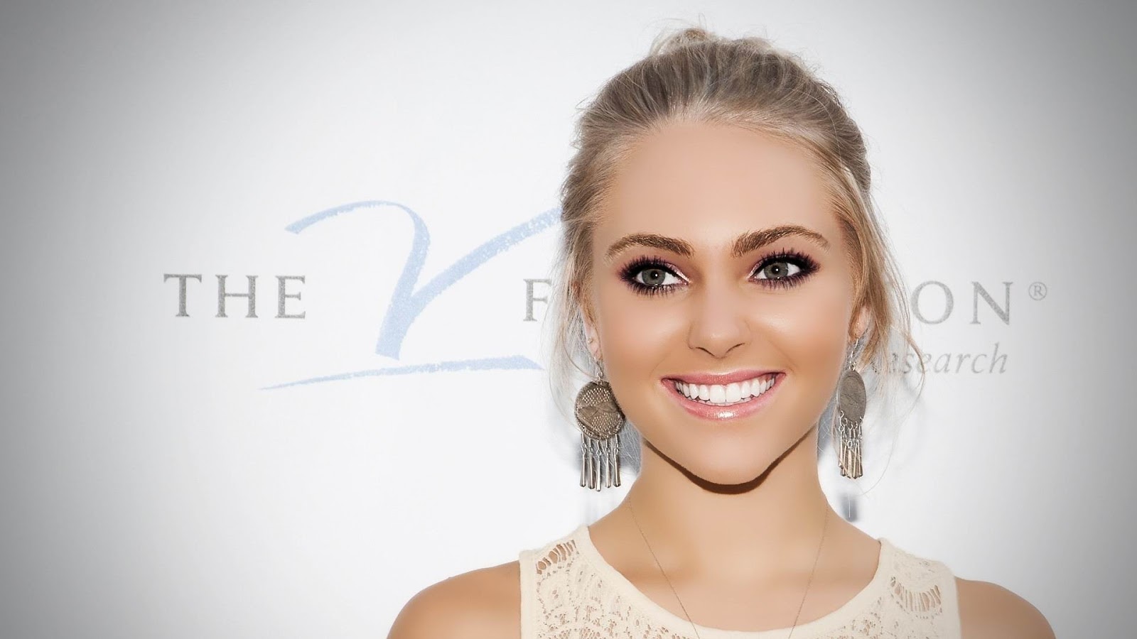 AnnaSophia Robb HD Images and Wallpapers - Hollywood Actress