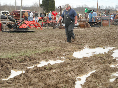 Mud-bogging: a big guy slogs