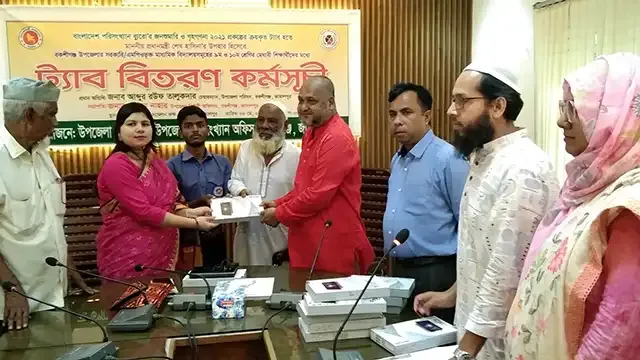 বকশীগঞ্জে শিক্ষার্থীদের মাঝে প্রধানমন্ত্রীর উপহার ট্যাব বিতরণ