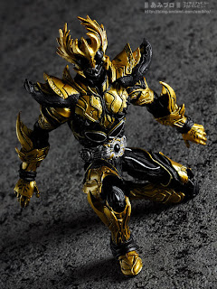 Bandai SIC Kiwami Tamashii Kamen Rider Kuuga Rising Ultimate Form figure