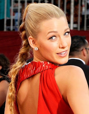 For the 2009 Emmy Awards, celebrity hairstylist Renato Campora was inspired 