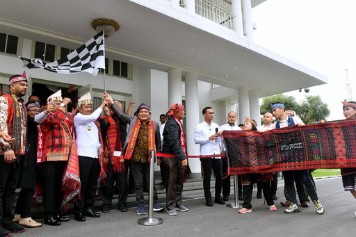 Ditenun di Siantar, Ulos 1.000 Meter akan Dibentang di Monas