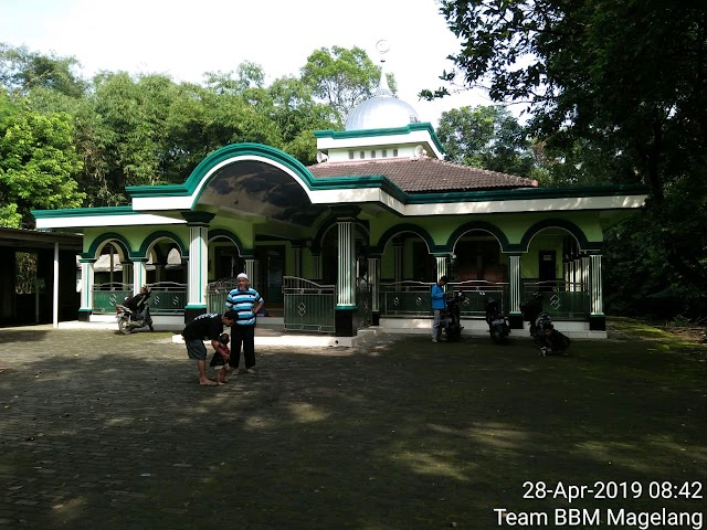 Kegiatan Bersih-bersih Masjid Baitul Muttaqin Sogaten, Jogonegoro, Mertoyudan, Kabupaten Magelang 