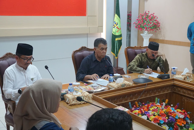 Bupati bersama Wabup Natuna Gelar Pertemuan dengan Penerima Beasiswa dan Orangtuanya