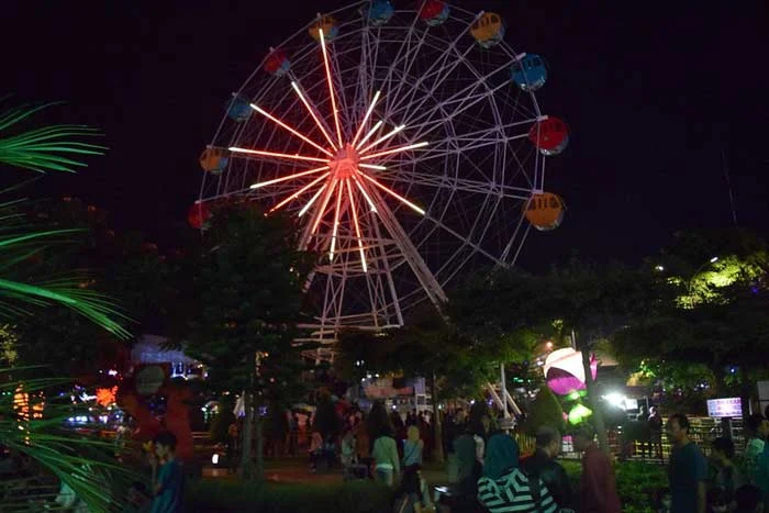 Wisata Malam di Alun Alun Kota Batu