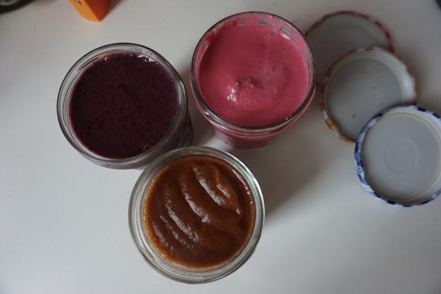 purees_fruits_fait_maison_homemade_recette_healthy_vegan_cooking_foodblogger_reequilibrage_alimentaire_pomme_cannelle_apple_cinnamon_myrtilles_banane_blueberry_banana_framboises_amandes_raspberry_almond_01.jpg