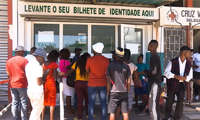Houve filas longas para tratar documentos no primeiro dia útil após festas em Maputo