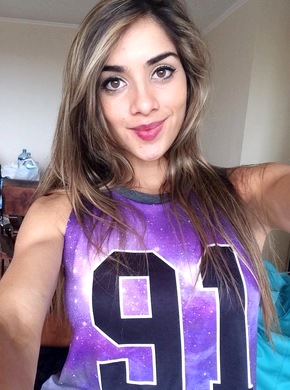 Foto de Korina Rivadeneira tomándose un selfie