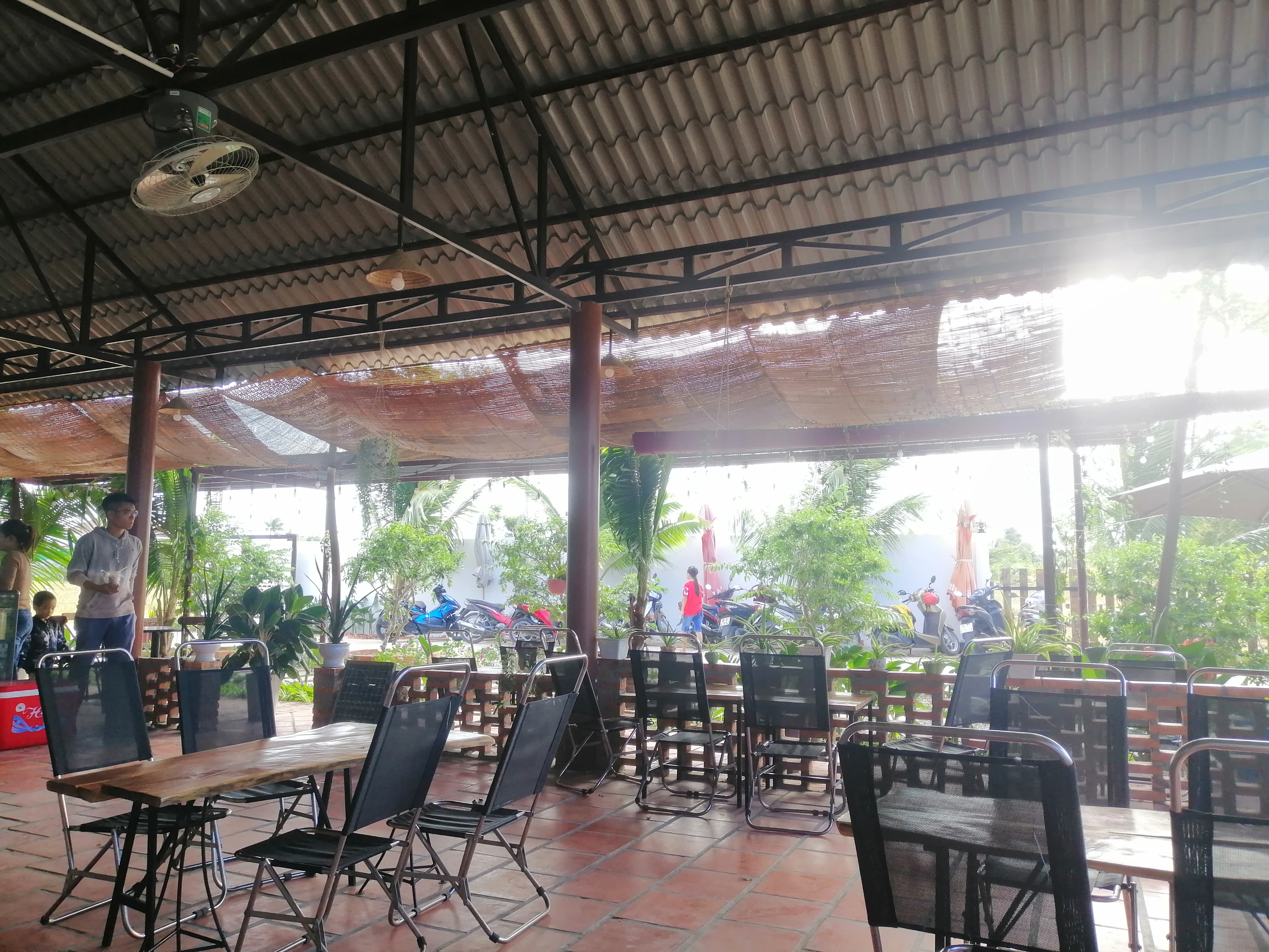 Quán cafe trong khuôn viên homestay Lê's home