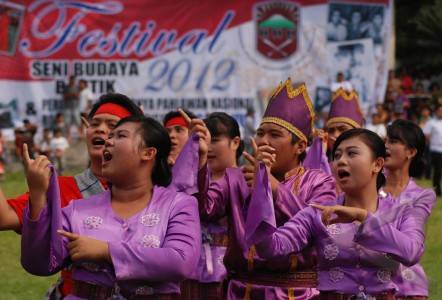 GADIS BUGIS: Lirik Lagu Daerah Sulawesi Barat
