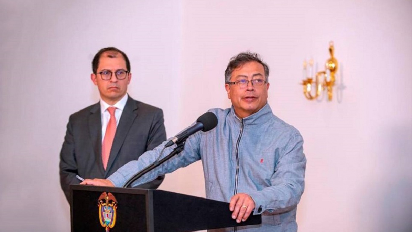 Diarios internacionales difunden la denuncia del presidente Petro sobre plan de "golpe de Estado bajo manto institucional" en Colombia
