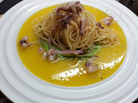 Spaghetti ai calamari su crema bicolore