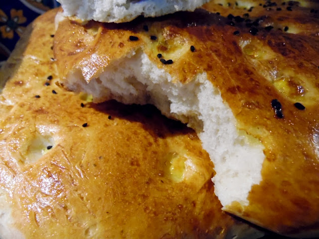 pain fait maison facile et rapide avec farine, levure instantanée, oeuf, eau