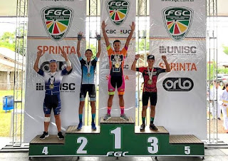 Pódio do Campeonato Gaúcho de Ciclismo de Estrada tem gravataiense de 14 anos